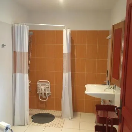 Hébergement de vacances Superb With Private Heated Pool *